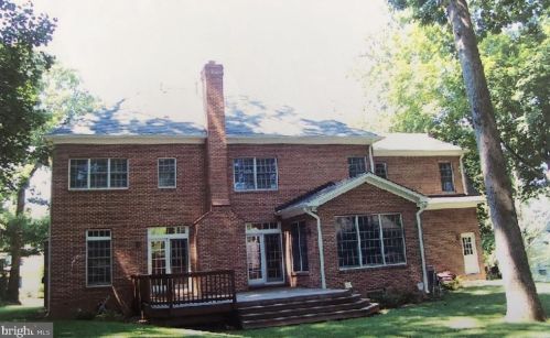 7609 Arnet Ln, Bethesda MD  20817-5502 exterior