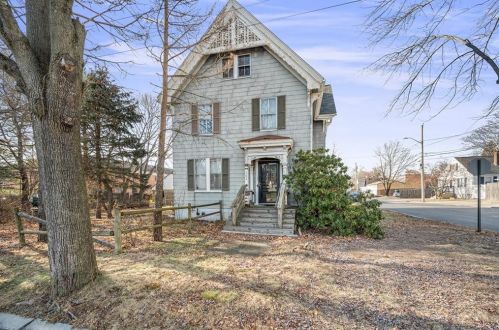 105 Stamford Ave, Providence, RI 02907-3739