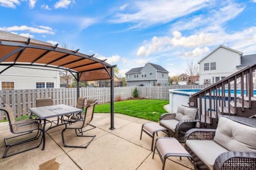 1772 Kennsington Ln, Bull Valley IL 60014-2047 exterior