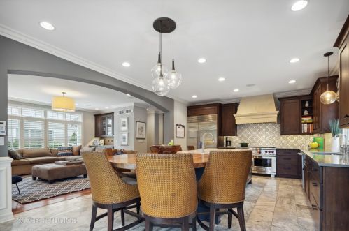 832 Colfax Ave, Elmhurst IL 60126-4535 exterior