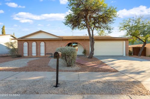 4147 Plantation St, Tucson, AZ 85741-1049