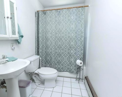 1638 Louis Kossuth Ave, Bohemia NY 11716-1514 exterior