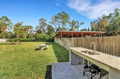 1842 21 St, Naples FL 34120-1801 exterior