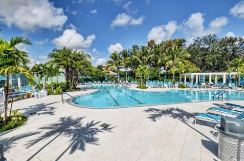 82 Hampshire Ln, Boynton Beach FL 33436-7414 exterior