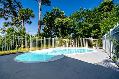 2410 Summit St, Fort Pierce FL  34984-5067 exterior