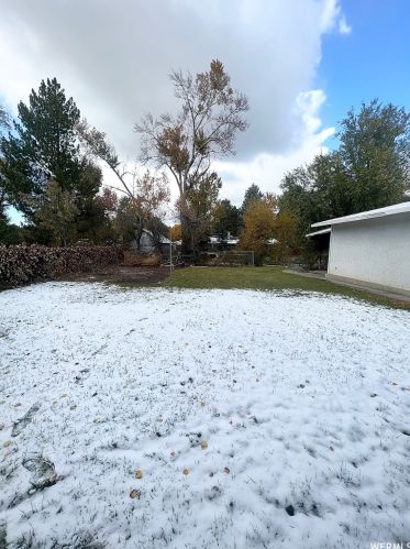 2137 Lorita Way, Sandy UT 84093-6489 exterior