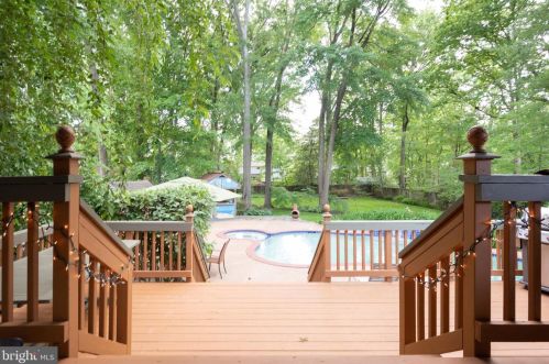 1803 Cool Spg Dr, Alexandria VA 22308-1630 exterior