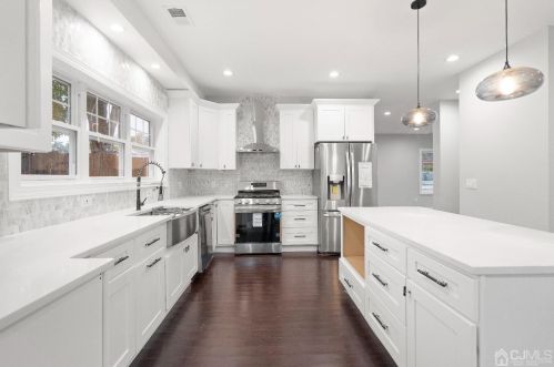 42 Wayne St, Edison NJ  08817-5322 exterior