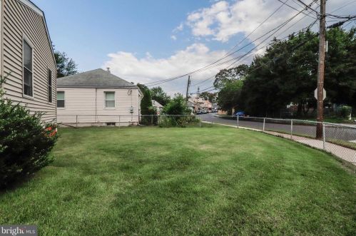 301 Hollywood Dr, Trenton NJ 08609-1805 exterior