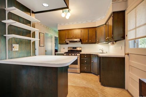 14 Henderson Ave, Valley Stream NY 11580-3025 exterior