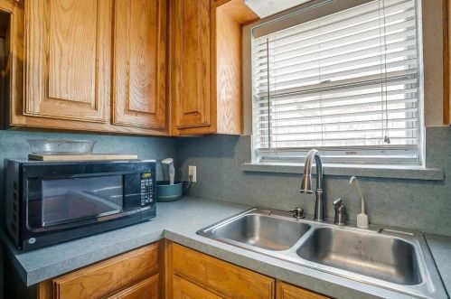 408 Douglas St, Burleson TX 76028-3547 exterior