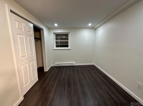 240 Garfield St, Edison NJ 08820-1719 exterior