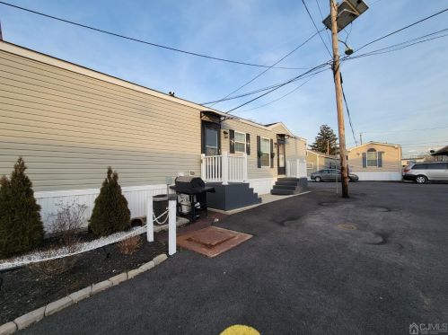 18 3rd St, Avenel, NJ 07001-1605