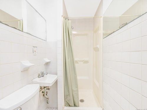 2336 Holland Ave, Bronx NY 10467-8709 exterior