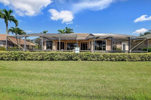 8048 Desmond Dr, Boynton Beach FL 33472-5013 exterior