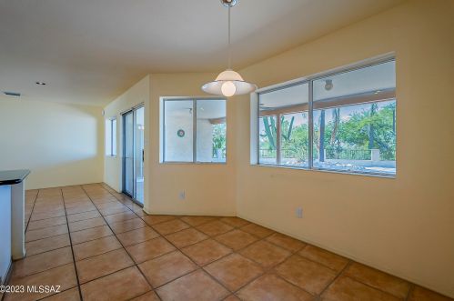 5860 Swan Rd, Tucson AZ 85718-5433 exterior