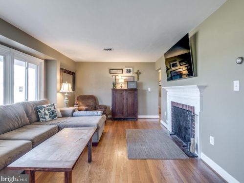 503 Evergreen Mills Rd, Leesburg VA  20175-8727 exterior