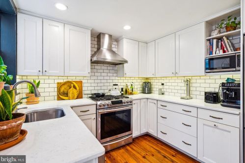 240 Fairmount Ave, Philadelphia PA  19123-2928 exterior