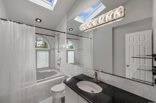 6 Bethal Ln, Commack NY 11725-1003 exterior