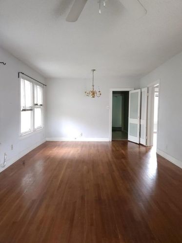 910 13th St, Austin TX  78702-1015 exterior