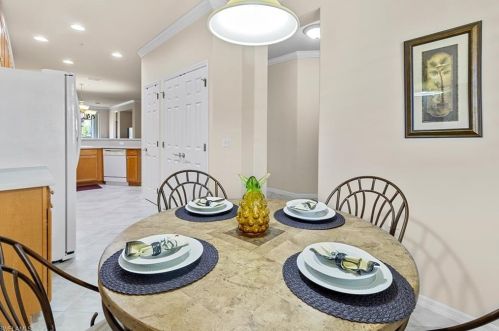 4884 Hampshire Ct, Naples, FL 34112-8439