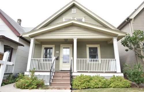 2737 Howell Ave, Milwaukee, WI 53207-2013