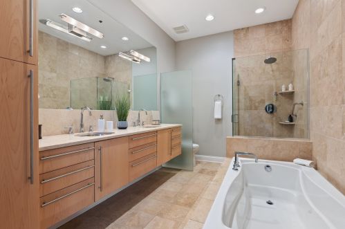 23 Green St, Chicago IL  60607-2777 exterior