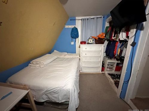 8 Burwell St, Norwalk CT 06854-4703 exterior