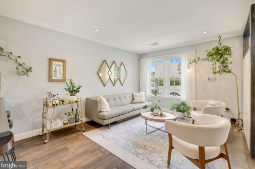 2602 Commonwealth Ave, Alexandria VA 22305-2526 exterior