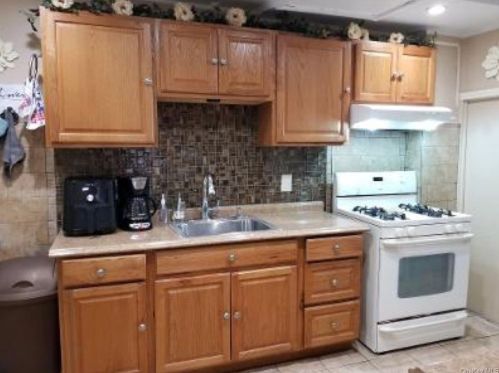 103 Beacon St, Middletown NY 10940-4733 exterior