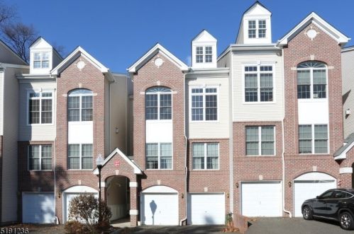 11 Ashley Ct, Paterson, NJ 07506-2264