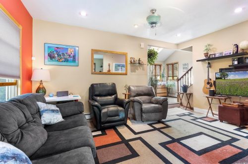 12 Cedarwood Dr, Huntington Station NY 11746-1305 exterior