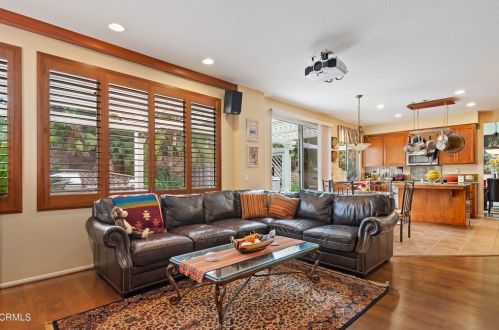 2412 Larkhaven Ln, Oxnard CA 93036-6248 exterior