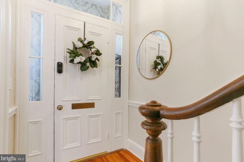 204 Royal St, Alexandria VA  22314-2627 exterior