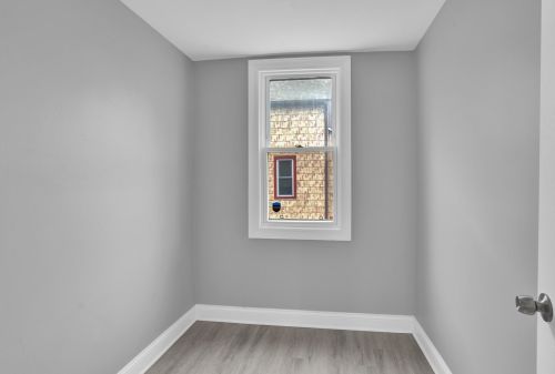 9329 Luella Ave, Chicago IL 60617-3930 exterior