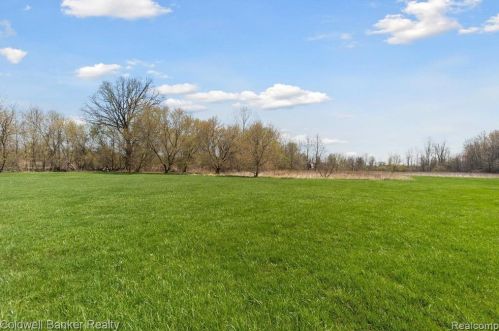 1787 Sashabaw Rd, Brandon MI  48462-9163 exterior