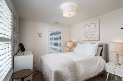 835 Gln Ave, Milwaukee WI 53217-5216 exterior