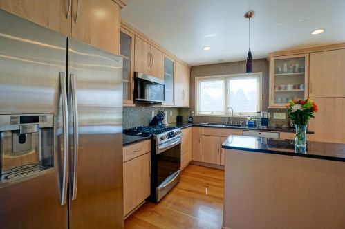 9355 Thrush Ln, Milwaukee WI 53217-1375 exterior