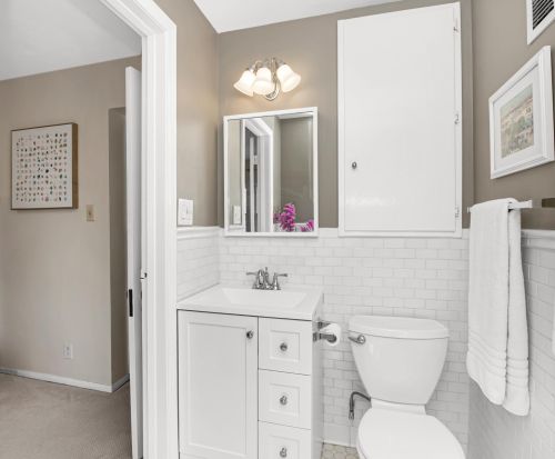 5537 Bay Rdg Ave, Milwaukee WI 53217-5104 exterior