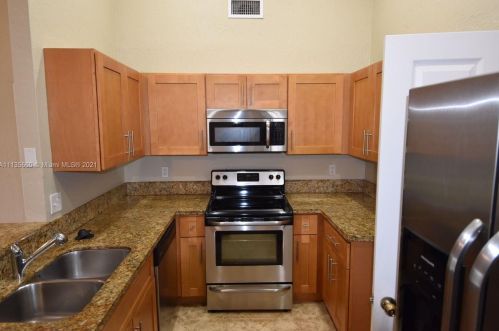 9621 Carousel Cir, Boca Raton, FL 33434-3922