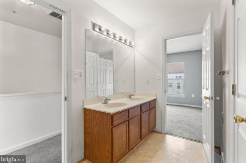 1813 Tobias Dr, Washington DC 20020-2955 exterior