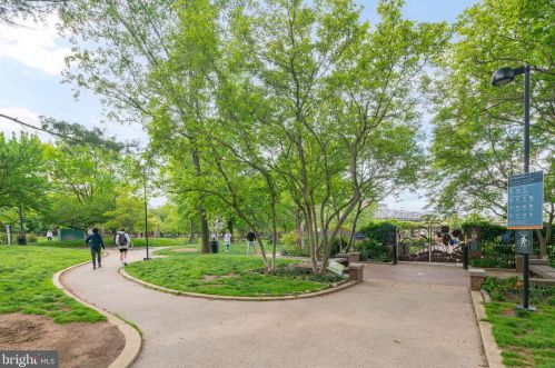 2429 Locust St, Philadelphia PA 19103-5553 exterior