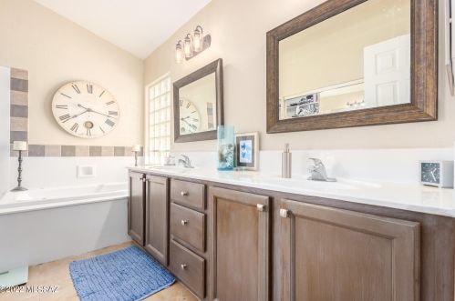 11082 Desert Flower Dr, Tucson AZ 85737-7054 exterior