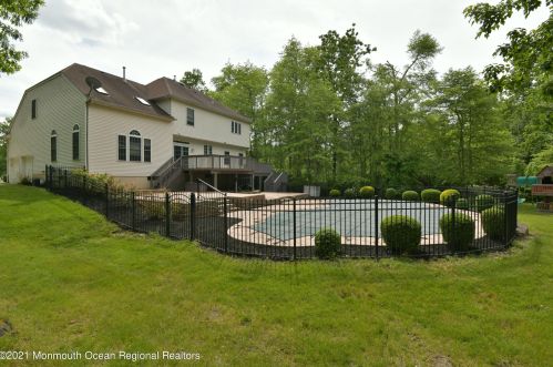 5 Markus Ct, Jackson Twp NJ  08527-2886 exterior