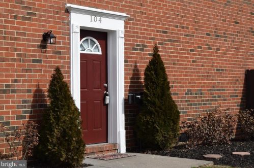 104 Mayfair Dr, Leesburg, VA 20176-2423