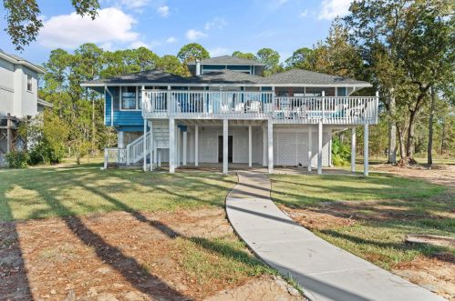 4532 Bayside Dr, Milton FL  32583-8422 exterior