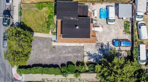 4028 Barnes Ave, Bronx NY 10466-4310 exterior