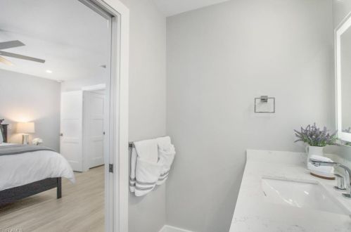 525 102 Ave, Naples FL 34108-3213 exterior