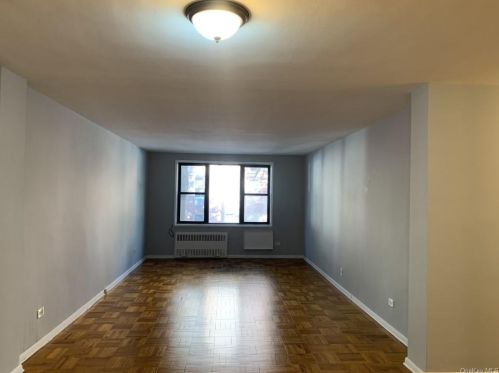 6495 Broadway, Bronx NY  10471-2728 exterior