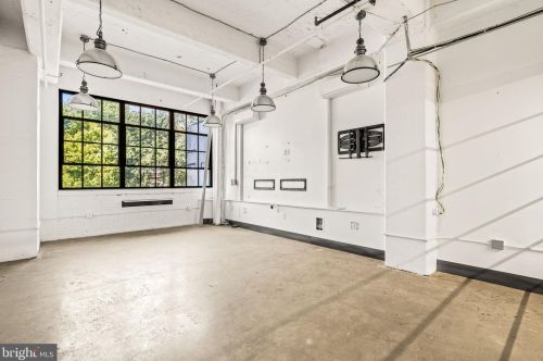 20 3rd St, Philadelphia, PA 19106-2113